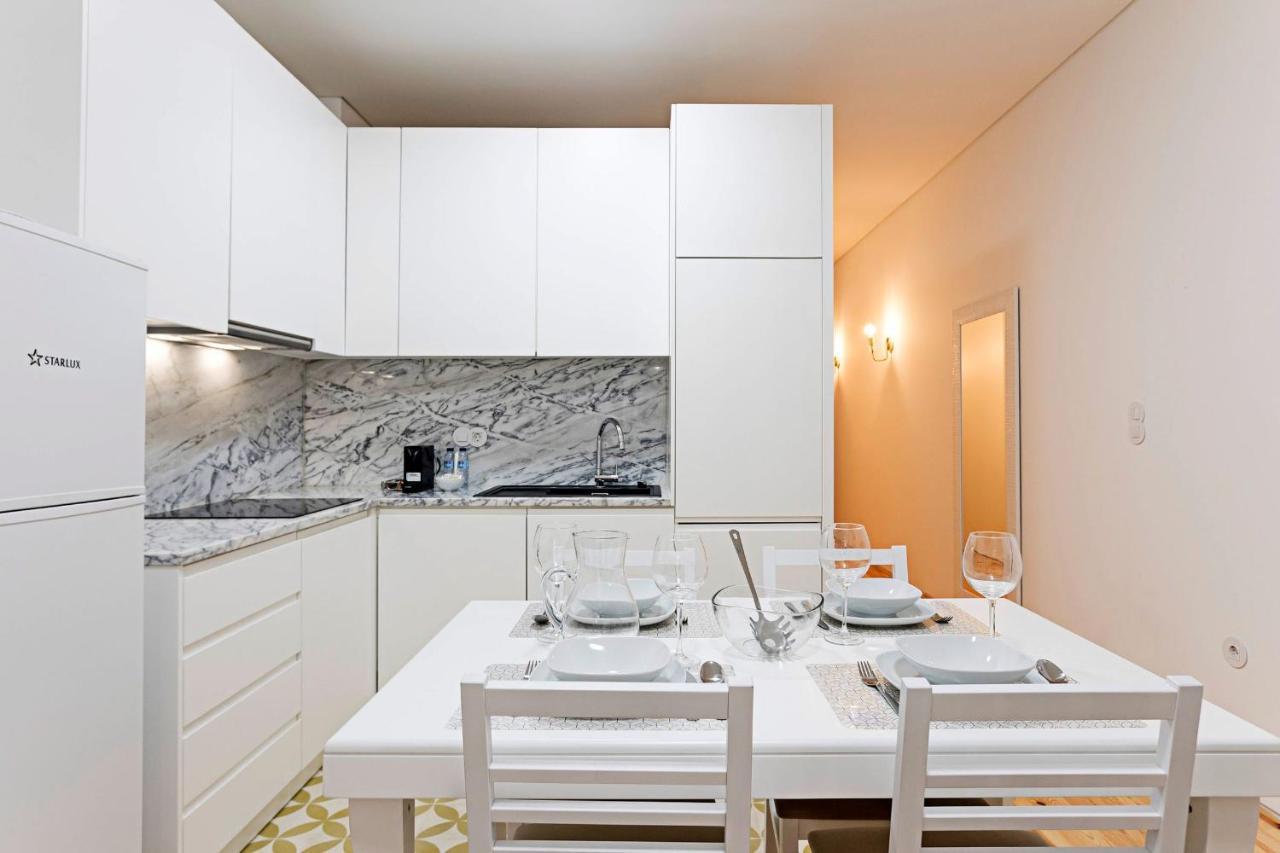 Loios 1Br Flat Downtown By Lovelystay Porto Bagian luar foto