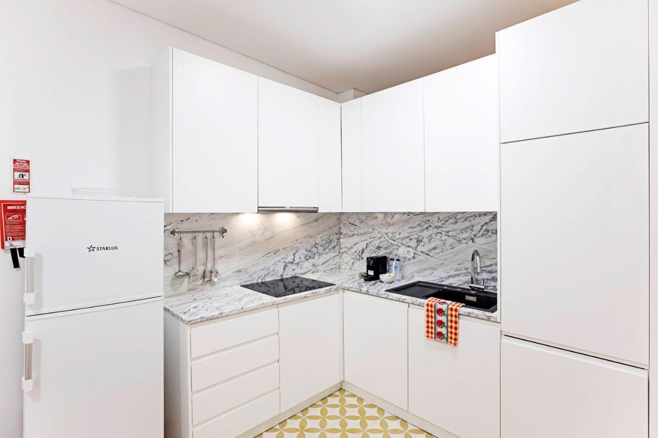 Loios 1Br Flat Downtown By Lovelystay Porto Bagian luar foto